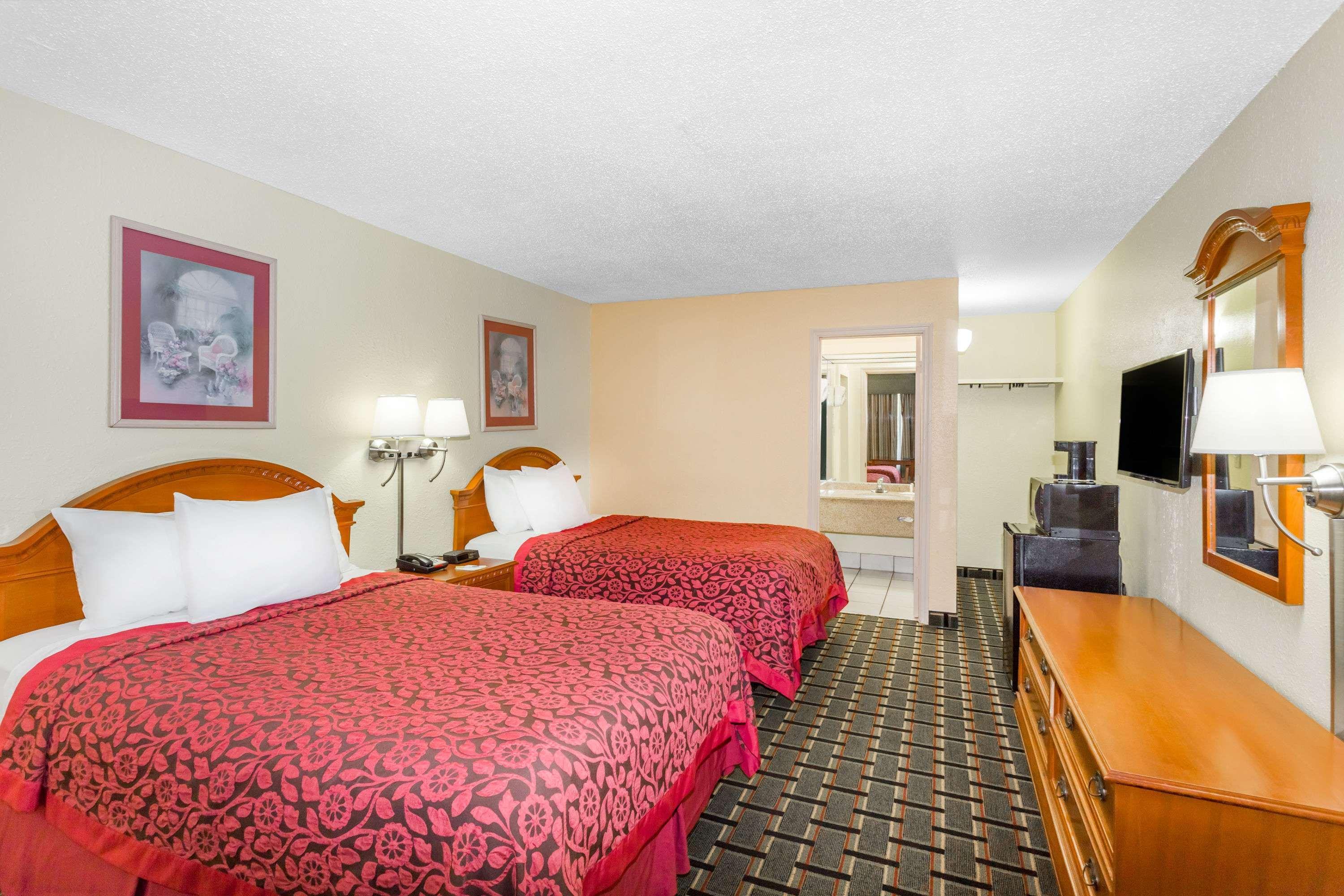 Red Roof Inn Savannah - Southside/Midtown Exterior photo